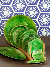 Afbeelding in Gallery-weergave laden, Shopbambloo Evergreen Servies Groen Glazuur Complete Serie borden schalen 