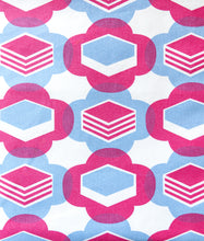Afbeelding in Gallery-weergave laden, Shopbambloo Modern Tafel Picknick Kleed My Kuih  Print close-up